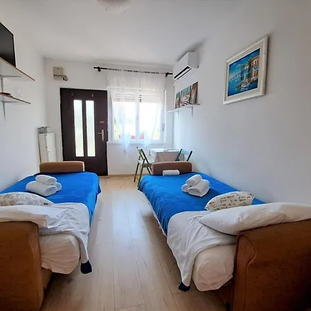 Daire Adriari With Large Terrace *